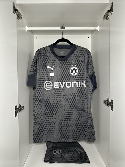 Borussia Dortmund (BVB) - Puma - 2023/2024 - TRAINING Kit + Shorts