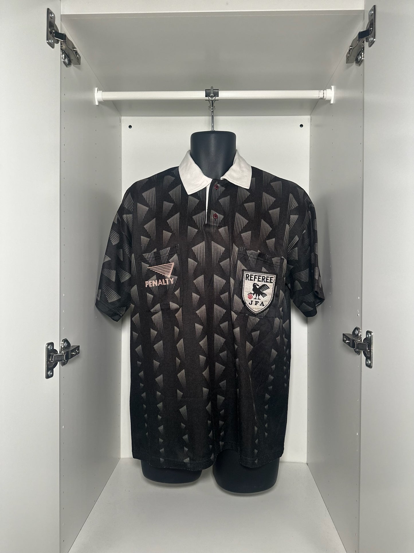 Referee - Penalty - 1990's - Kit + One (1) JFA badge